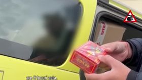 VIDEO Se vând ilegal petarde periculoase. Minorii le cumpără direct din portbagaje